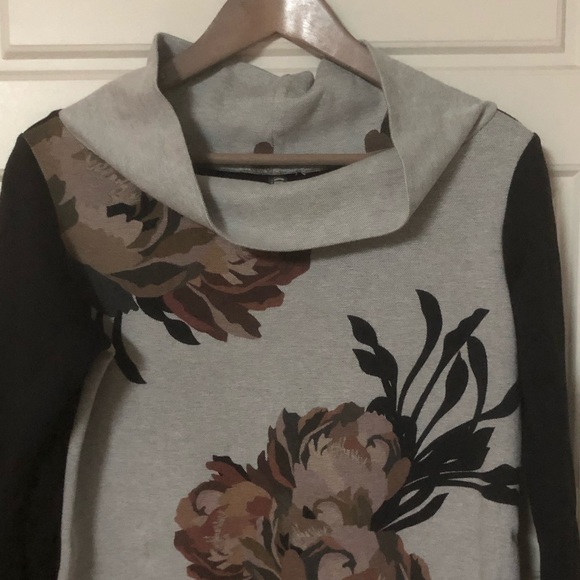 Kollontaï boat neckline tunic with flora print - Made in Canada - Picture 6 of 8